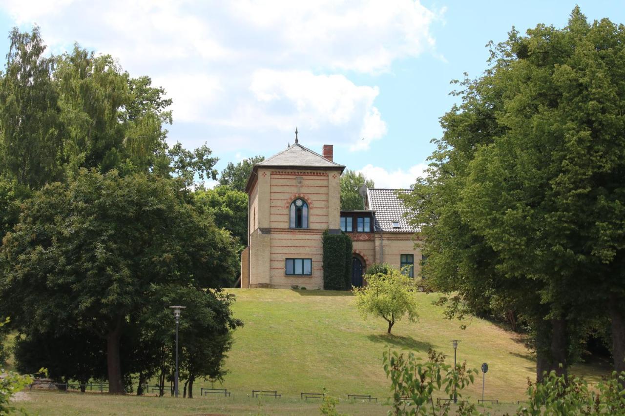 „Rentmeisterhaus Basedow“ Basedow  Buitenkant foto